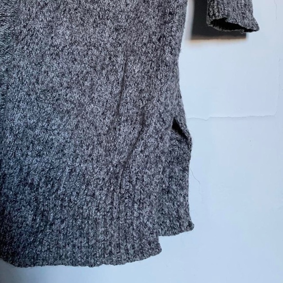 Old Navy women's long gray cardigan sweater, open front, pockets, size large - Picture 3 of 4